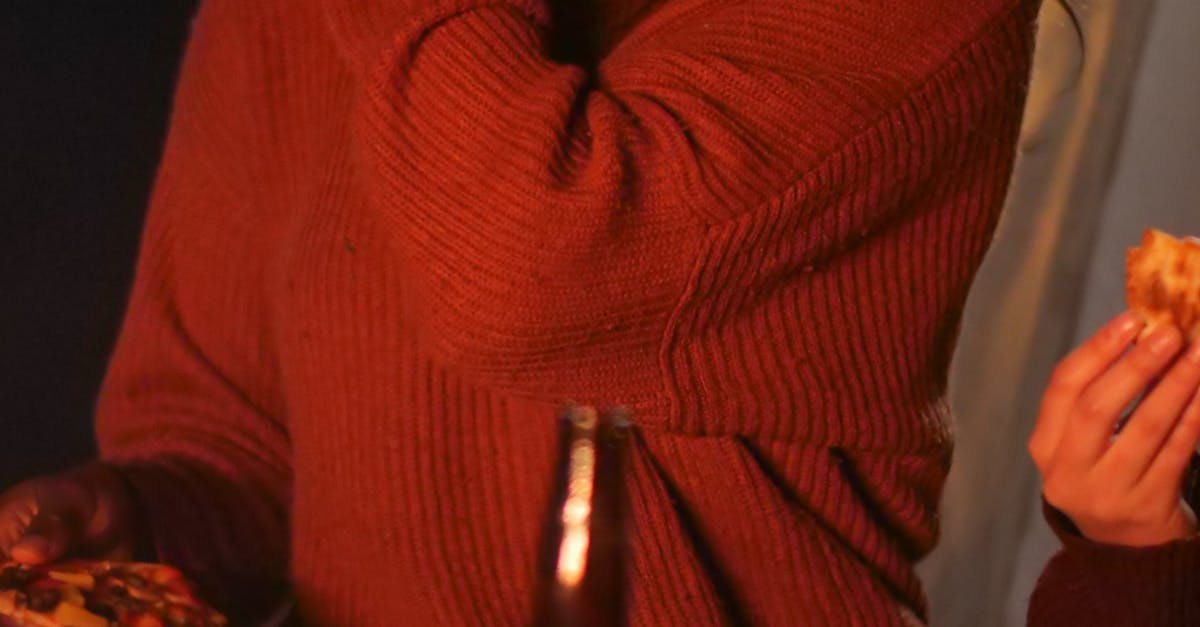 Navigating Feelings: Users Discuss Their AI Girlfriend Relationships