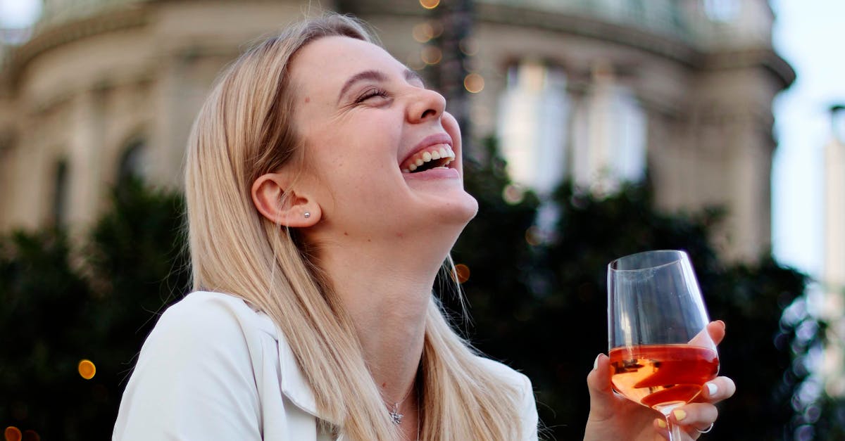 Understanding the Impact of Virtual Relationships on User Mental Health